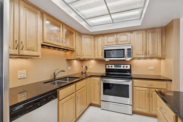 $300,000 | 2885 Knox Avenue South, Unit 404, Minneapolis, MN 55408