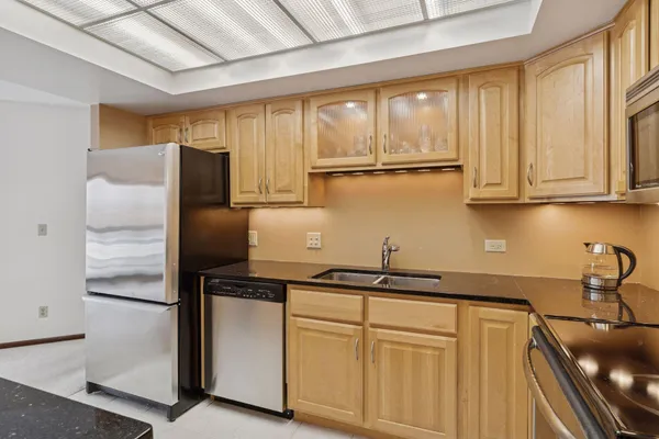 $300,000 | 2885 Knox Avenue South, Unit 404, Minneapolis, MN 55408