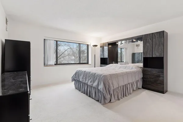 $300,000 | 2885 Knox Avenue South, Unit 404, Minneapolis, MN 55408