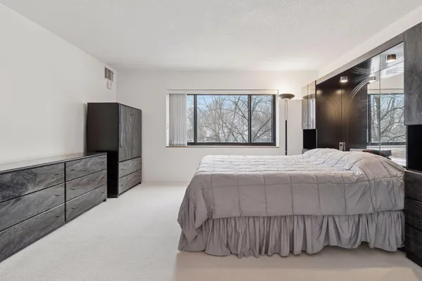 $300,000 | 2885 Knox Avenue South, Unit 404, Minneapolis, MN 55408