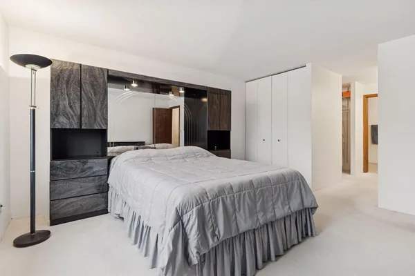 $300,000 | 2885 Knox Avenue South, Unit 404, Minneapolis, MN 55408