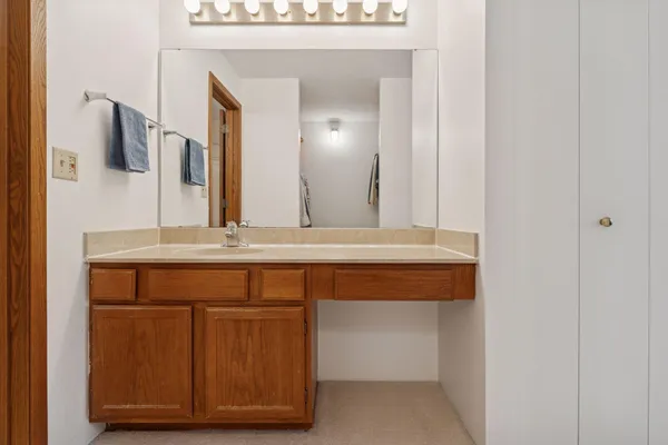 $300,000 | 2885 Knox Avenue South, Unit 404, Minneapolis, MN 55408