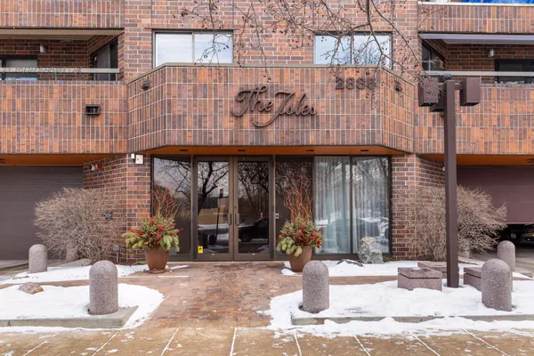 $300,000 | 2885 Knox Avenue South, Unit 404, Minneapolis, MN 55408