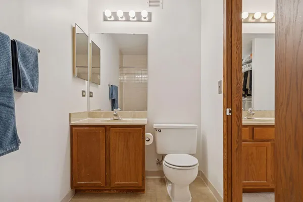 $300,000 | 2885 Knox Avenue South, Unit 404, Minneapolis, MN 55408