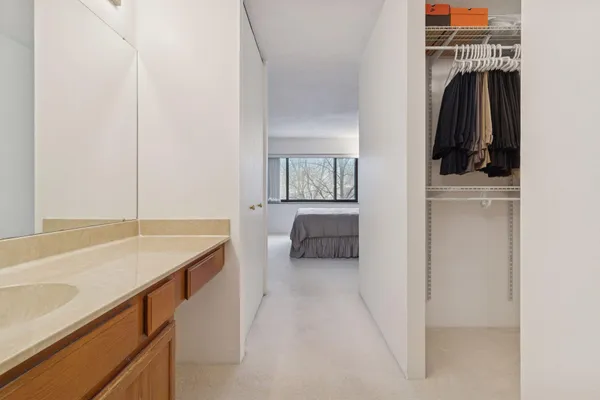$300,000 | 2885 Knox Avenue South, Unit 404, Minneapolis, MN 55408