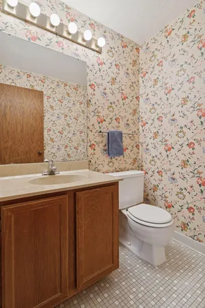 $300,000 | 2885 Knox Avenue South, Unit 404, Minneapolis, MN 55408