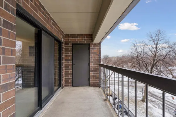 $300,000 | 2885 Knox Avenue South, Unit 404, Minneapolis, MN 55408
