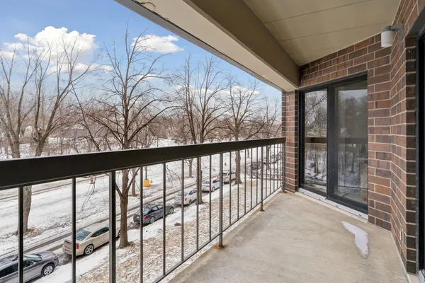 $300,000 | 2885 Knox Avenue South, Unit 404, Minneapolis, MN 55408