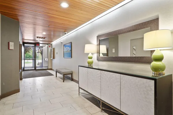 $300,000 | 2885 Knox Avenue South, Unit 404, Minneapolis, MN 55408