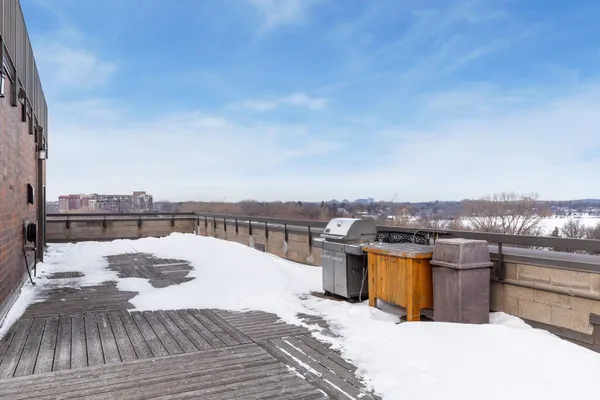 $300,000 | 2885 Knox Avenue South, Unit 404, Minneapolis, MN 55408