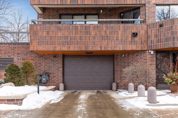 $300,000 | 2885 Knox Avenue South, Unit 404, Minneapolis, MN 55408