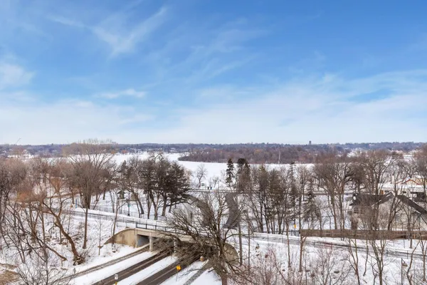 $300,000 | 2885 Knox Avenue South, Unit 404, Minneapolis, MN 55408
