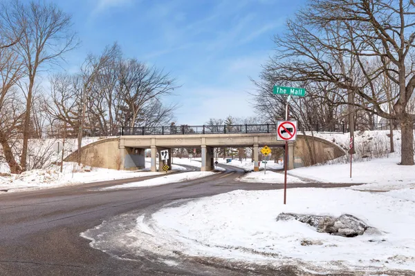 $300,000 | 2885 Knox Avenue South, Unit 404, Minneapolis, MN 55408