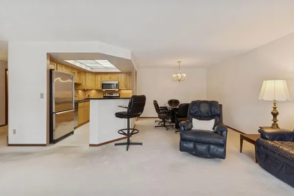 $300,000 | 2885 Knox Avenue South, Unit 404, Minneapolis, MN 55408