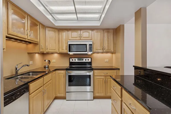 $300,000 | 2885 Knox Avenue South, Unit 404, Minneapolis, MN 55408