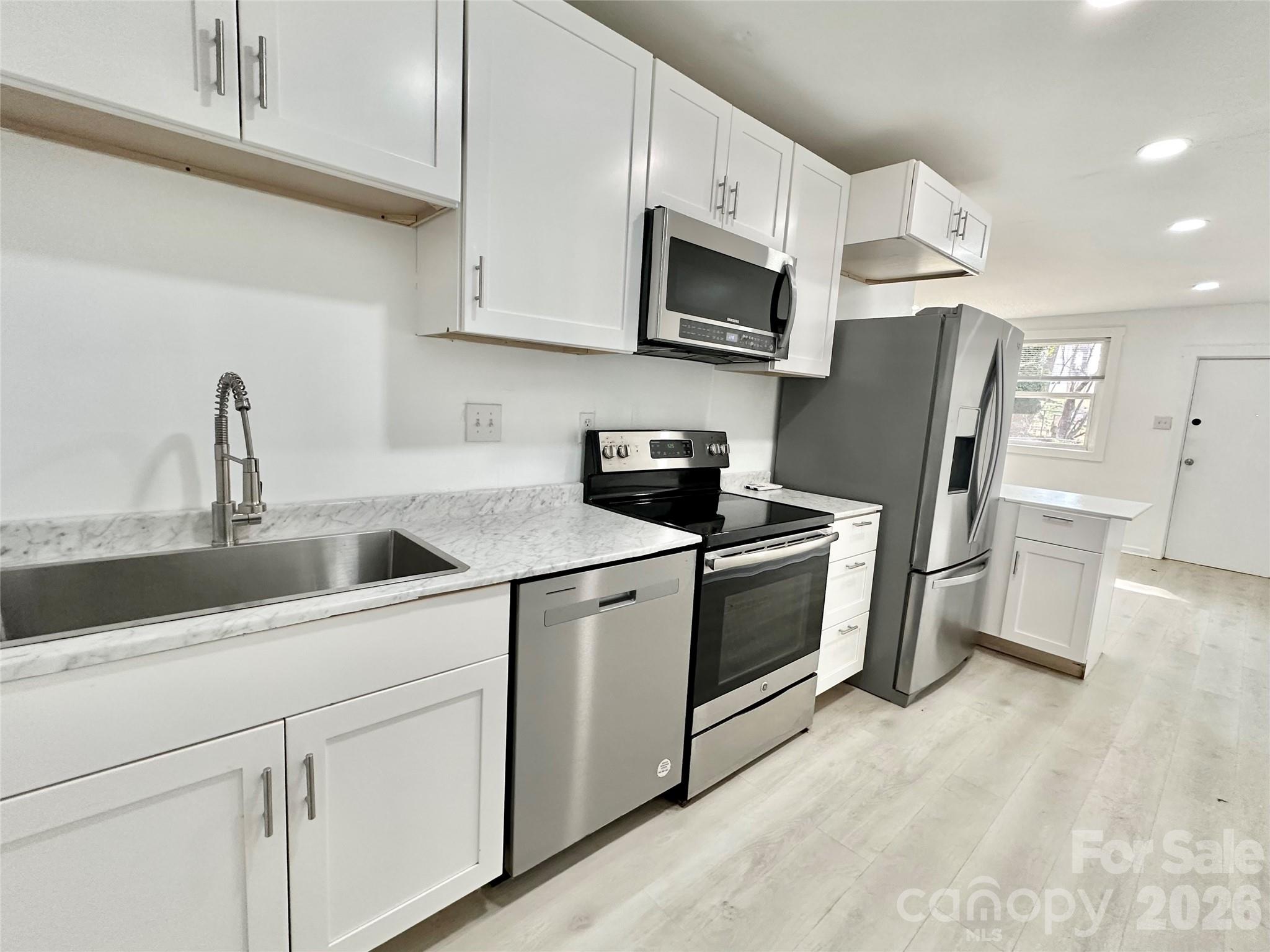 813 3rd St Place Southwest, Unit 13 Hickory, NC 28602 - Photo 8 of 14