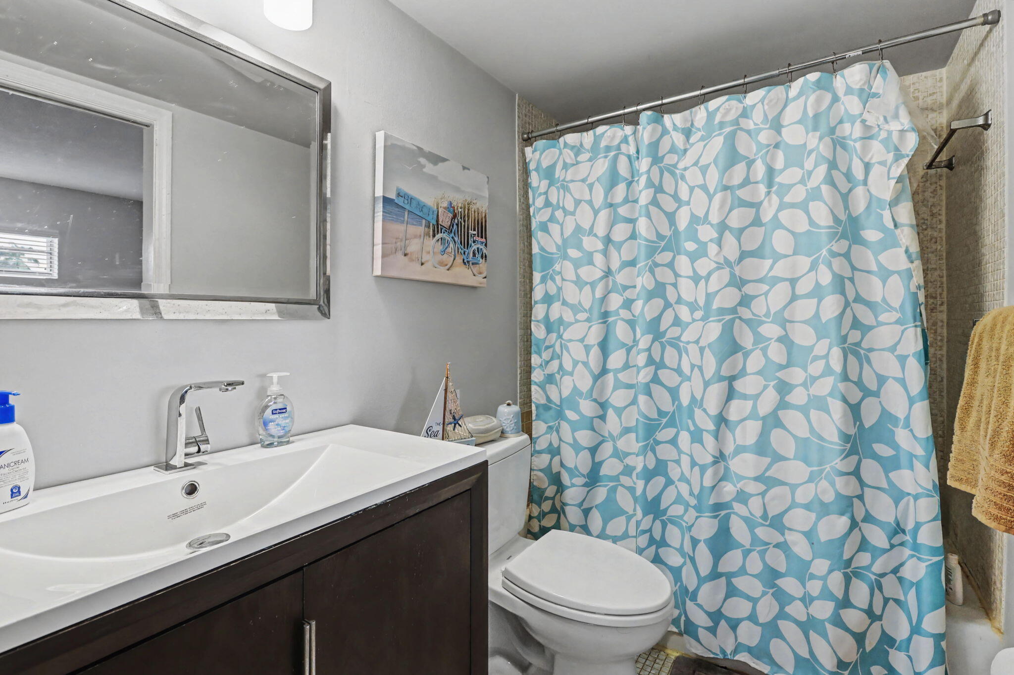 100 Royal Palm Way, Unit 303 Boca Raton, FL 33432 - Photo 19 of 35 a bathroom with a sink toilet and a mirror