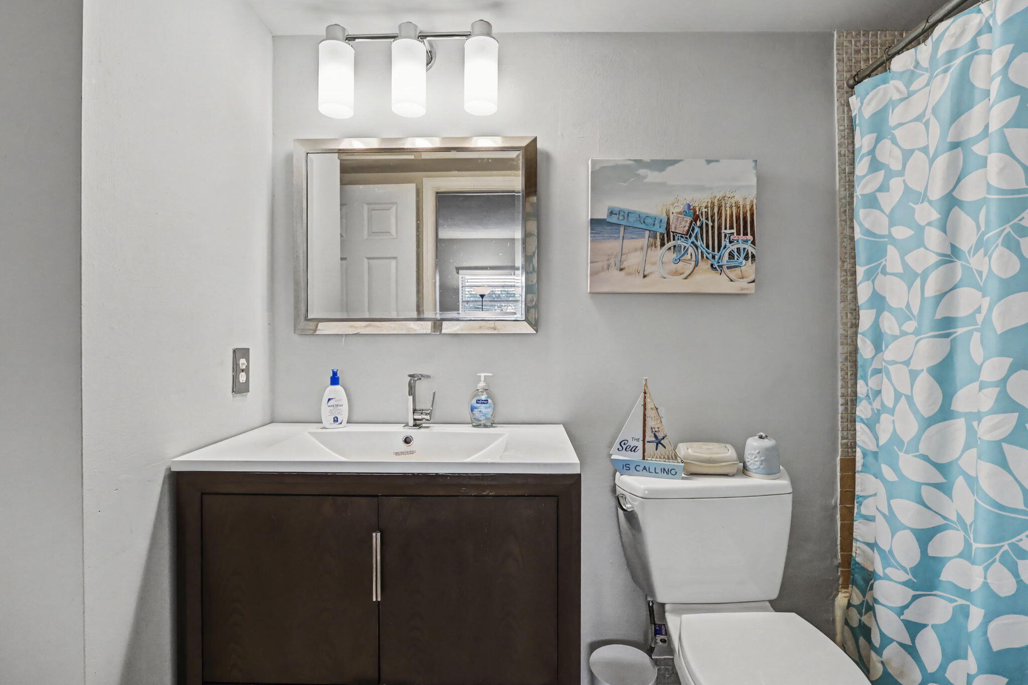 100 Royal Palm Way, Unit 303 Boca Raton, FL 33432 - Photo 20 of 35 a bathroom with a toilet sink and mirror