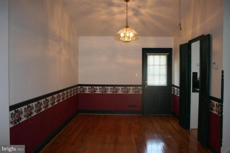 512 Madingley Road Linthicum Heights, MD 21090 - Photo 3 of 17 Dining Room