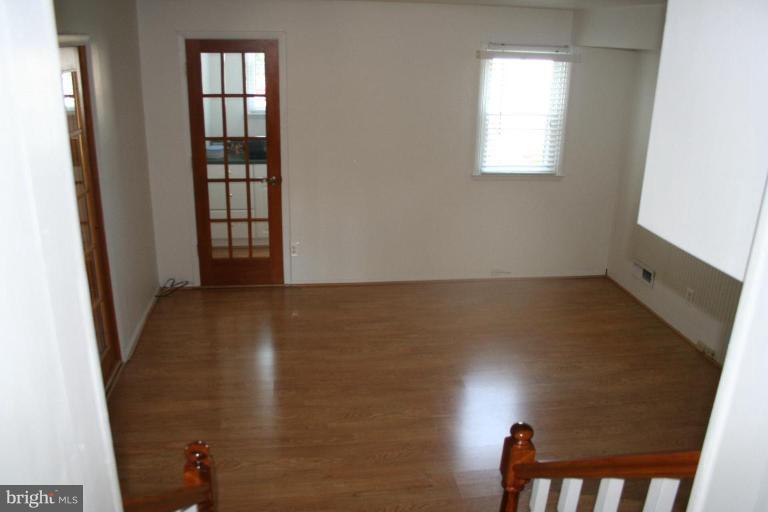 512 Madingley Road Linthicum Heights, MD 21090 - Photo 4 of 17 Family Room