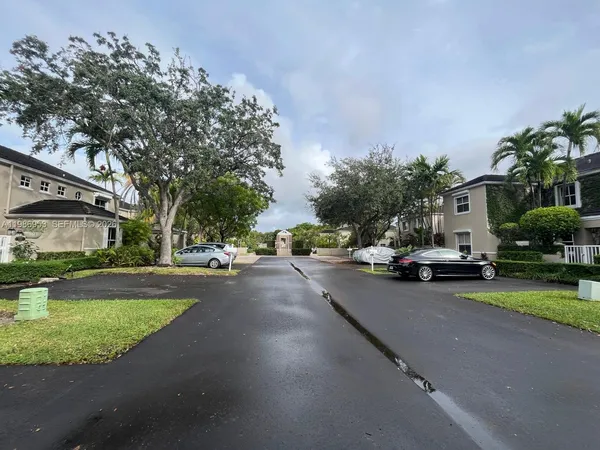 $4,000 | 5570 Southwest 70th Place South, Unit 5570, Miami, FL 33155