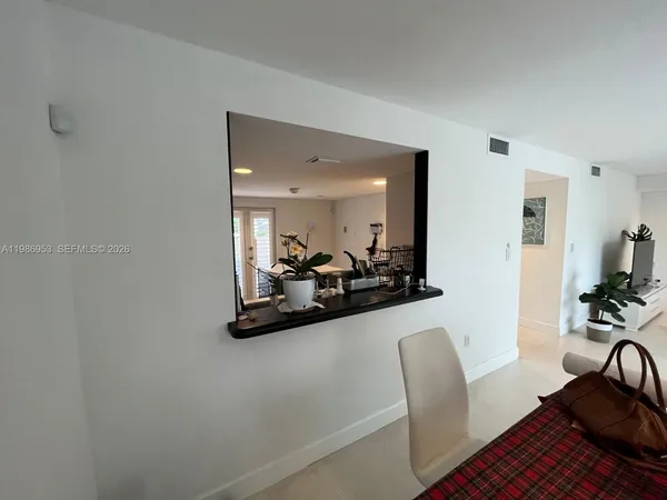 $4,000 | 5570 Southwest 70th Place South, Unit 5570, Miami, FL 33155