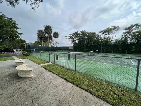 $4,000 | 5570 Southwest 70th Place South, Unit 5570, Miami, FL 33155