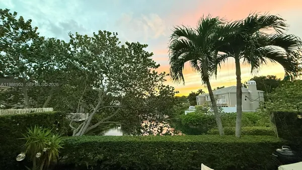 $4,000 | 5570 Southwest 70th Place South, Unit 5570, Miami, FL 33155