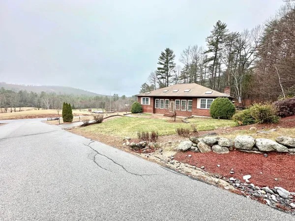 $799,900 | 7 Rainbow Drive, Goffstown, NH 03045