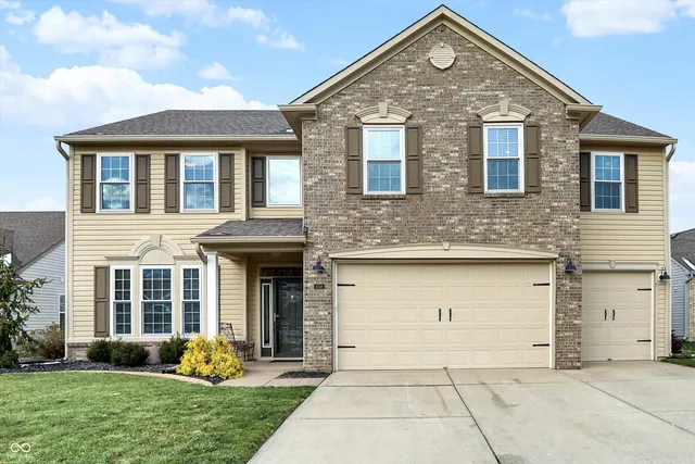 $405,000 | 4548 West Woodtrail Court, New Palestine, IN 46163