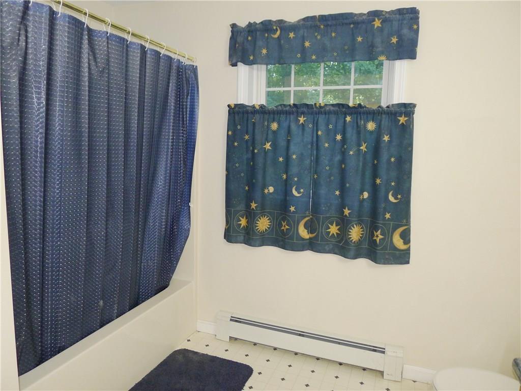 117 Old Lewiston Road Monmouth, ME 04265 - Photo 15 of 33 You like having a tub?