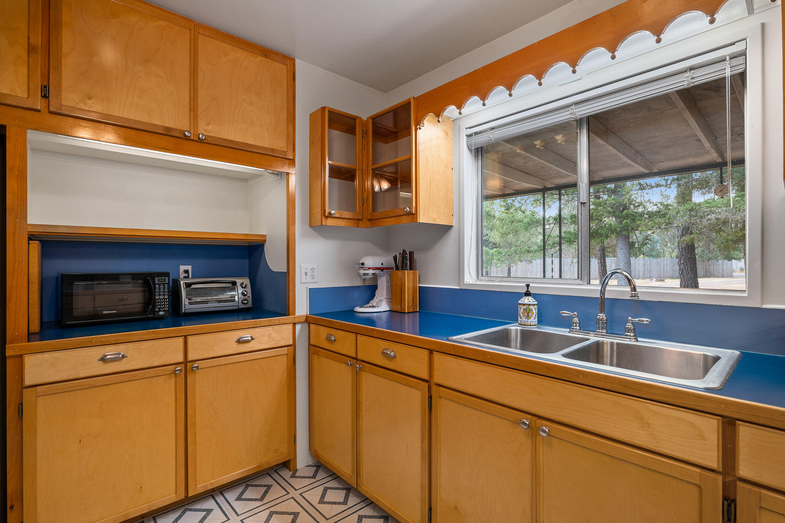 190 Martin Road Cave Junction, OR 97523 - Photo 11 of 43 Kitchen