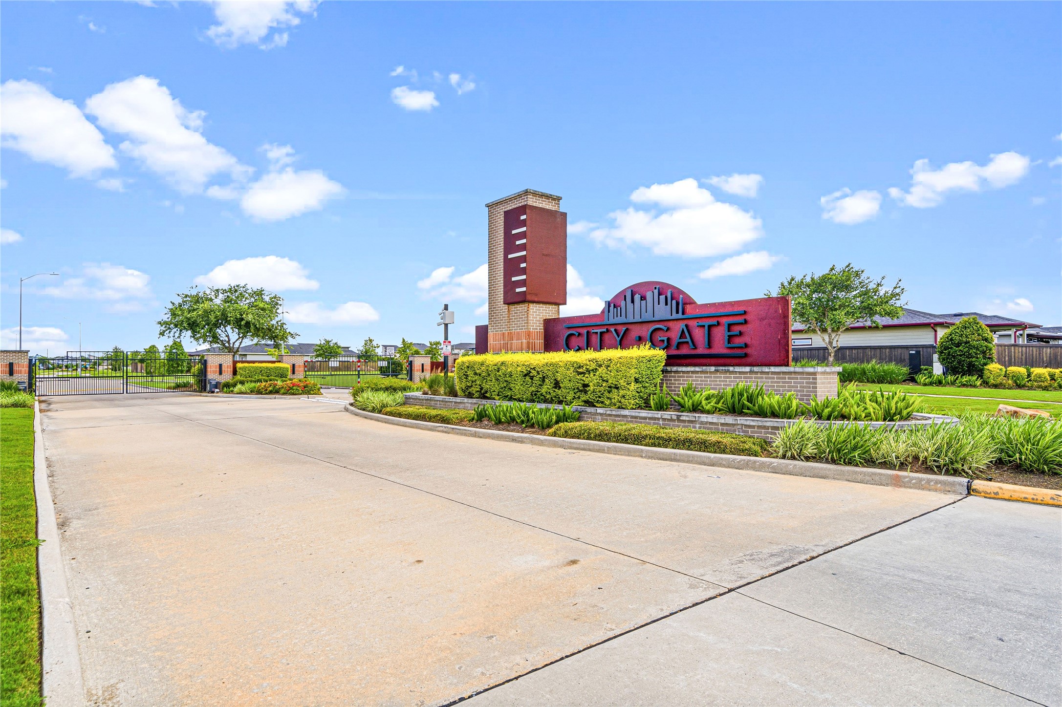 12566 Fleet River Road Houston, TX 77047 - Photo 3 of 30 Gated entry