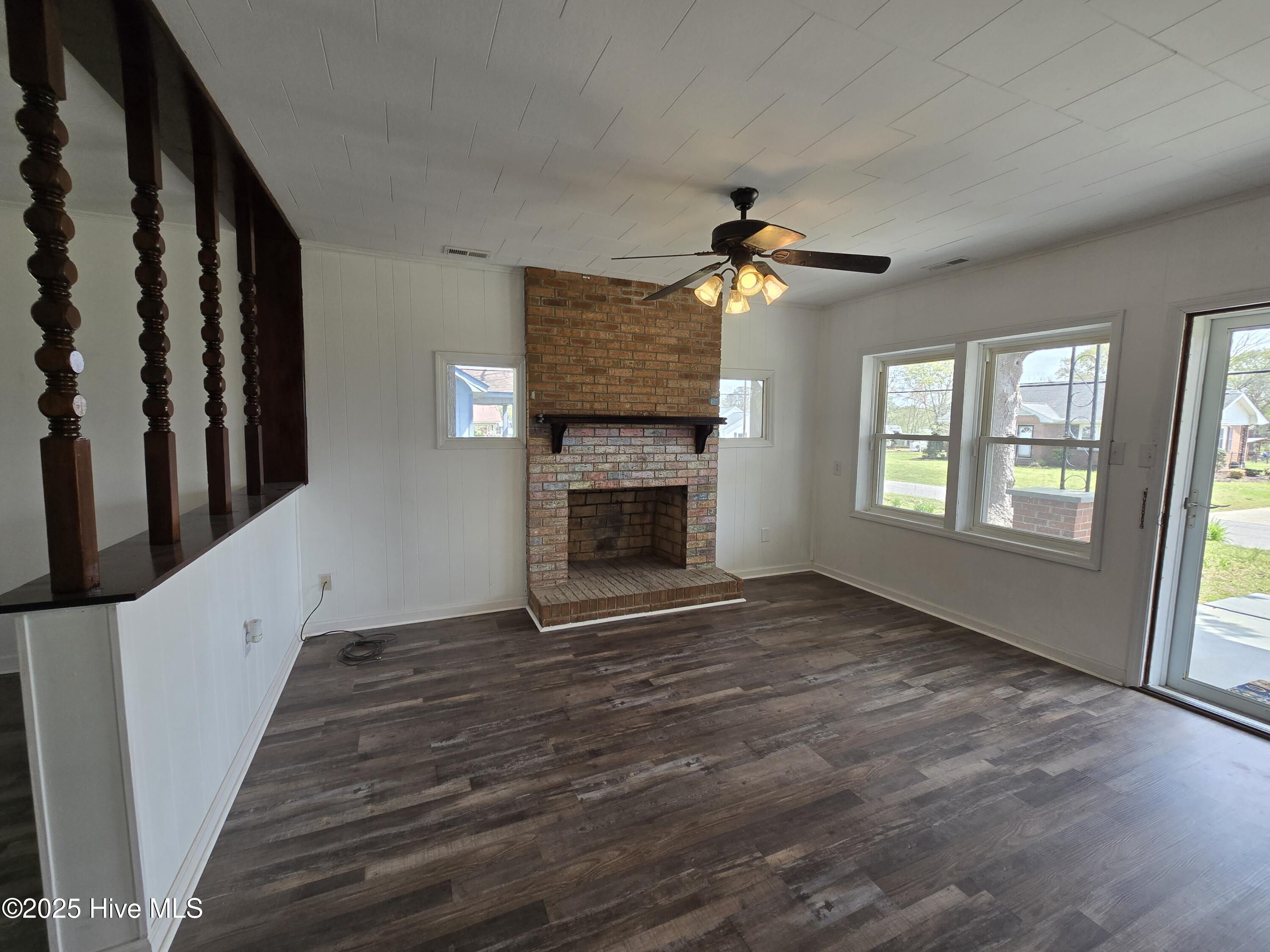 117 Flowers Street Rockingham, NC 28379 - Photo 6 of 17 Living Room