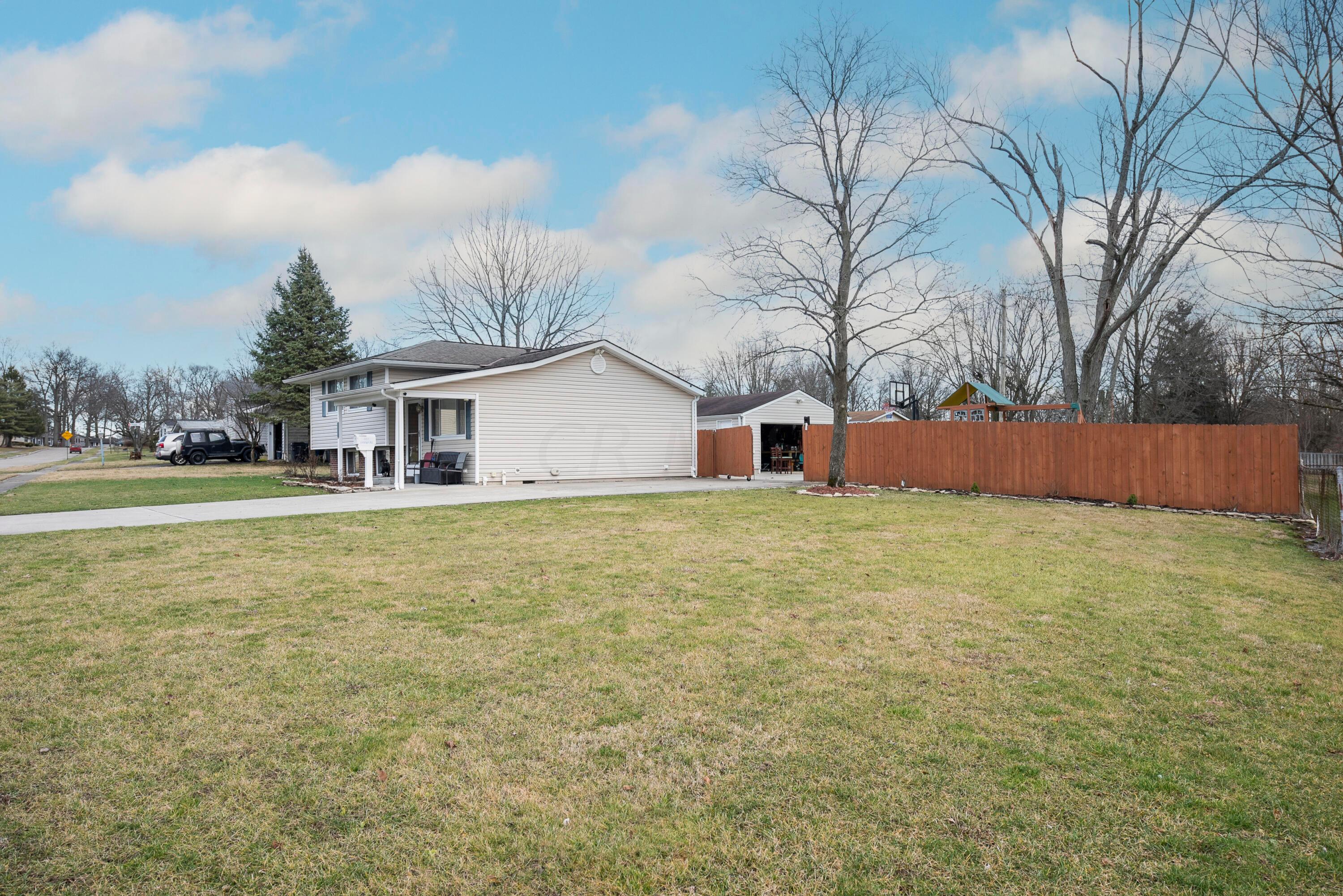 6413 Lexleigh Road Reynoldsburg, OH 43068 - Photo 2 of 40 Side