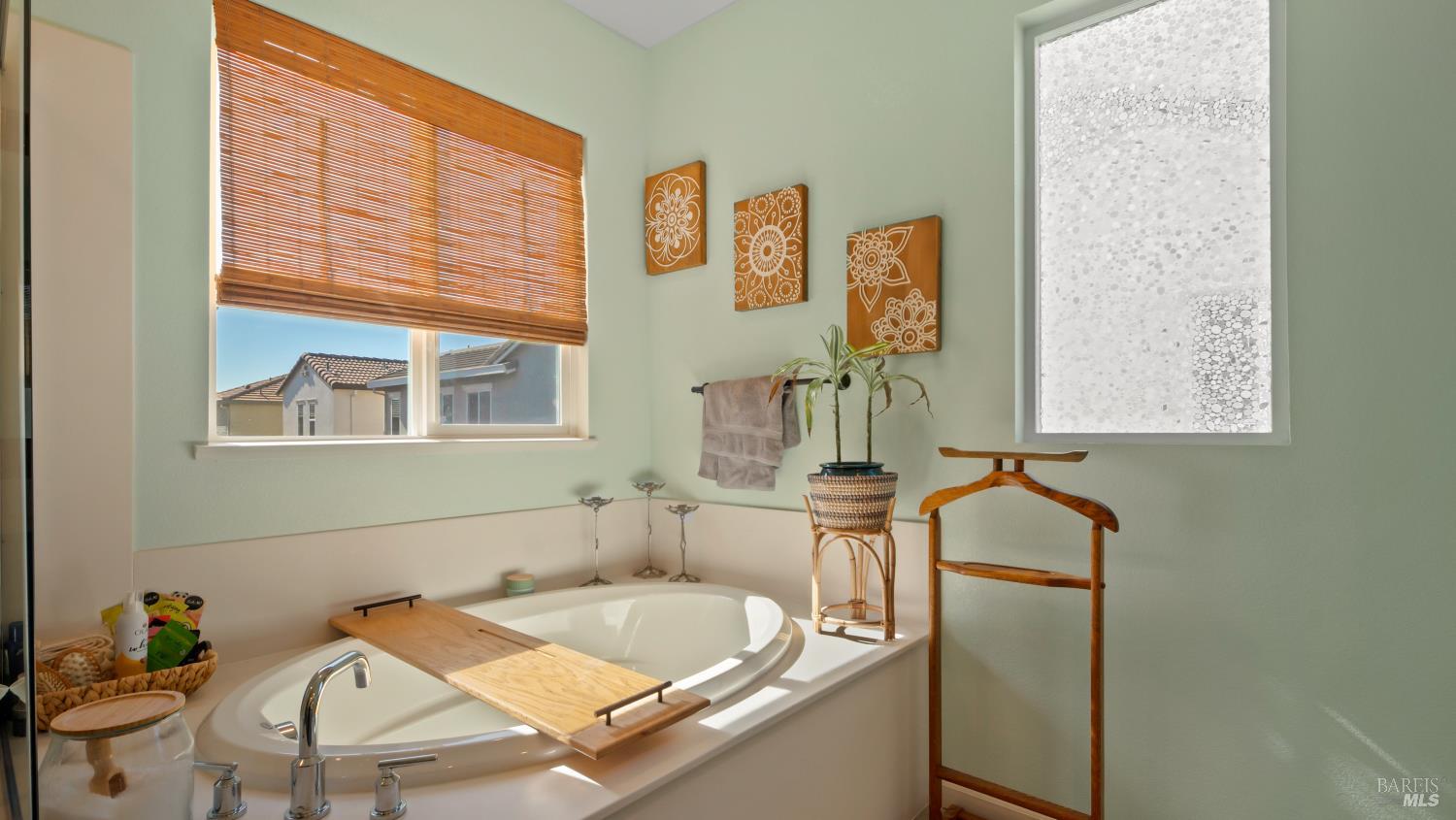 2382 Sheldon Drive Fairfield, CA 94533 - Photo 32 of 63 a bathroom with a tub sink and mirror