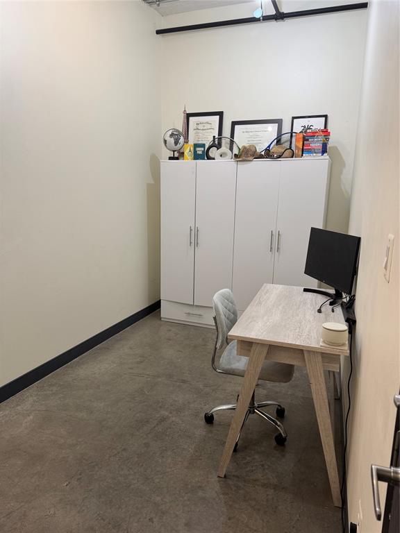 1122 Jackson Street, Unit 303 Dallas, TX 75202 - Photo 16 of 18 a view of workspace with fan