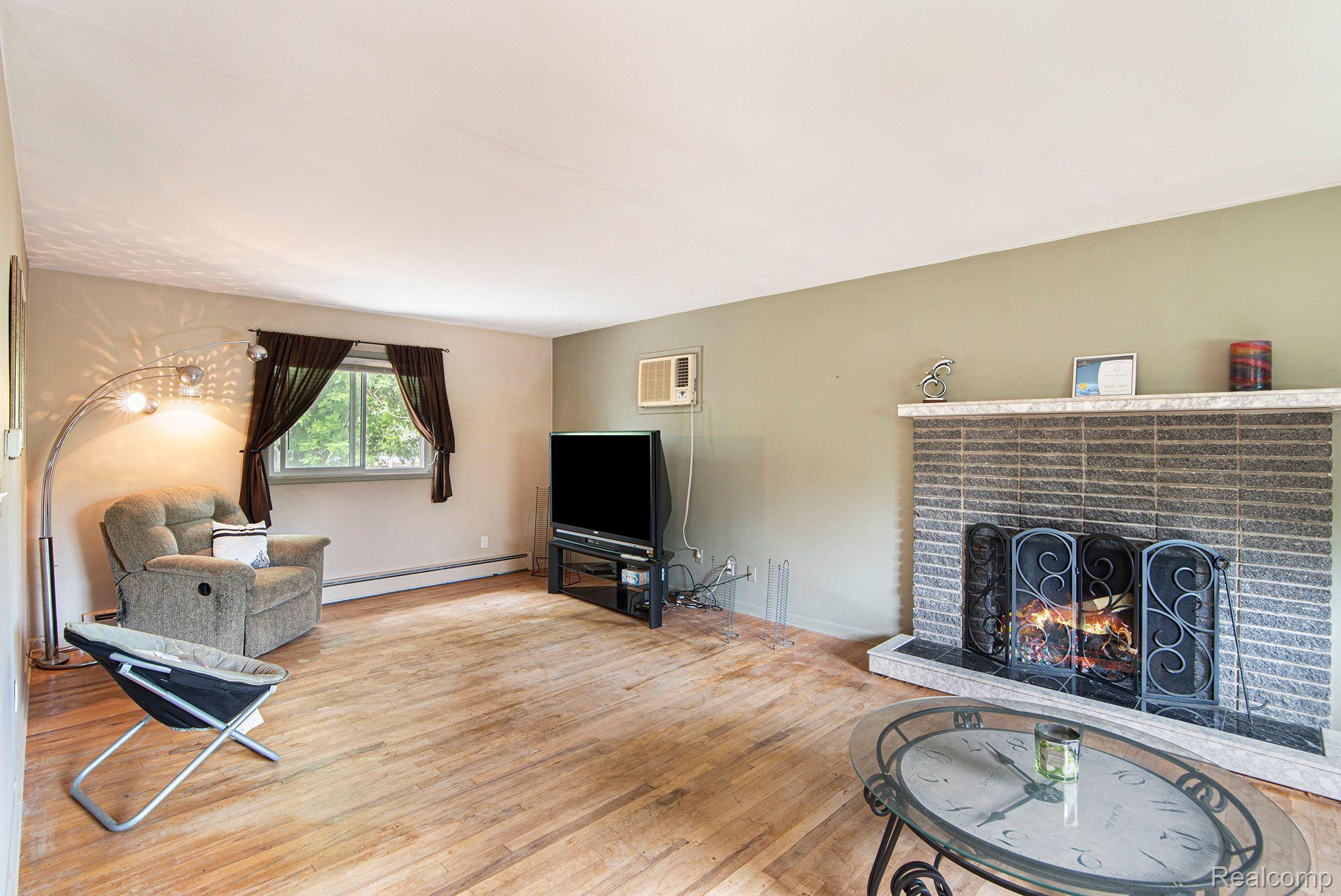 11358 Tipsico Lake Road Fenton, MI 48430 - Photo 5 of 34 Gallery Image 5