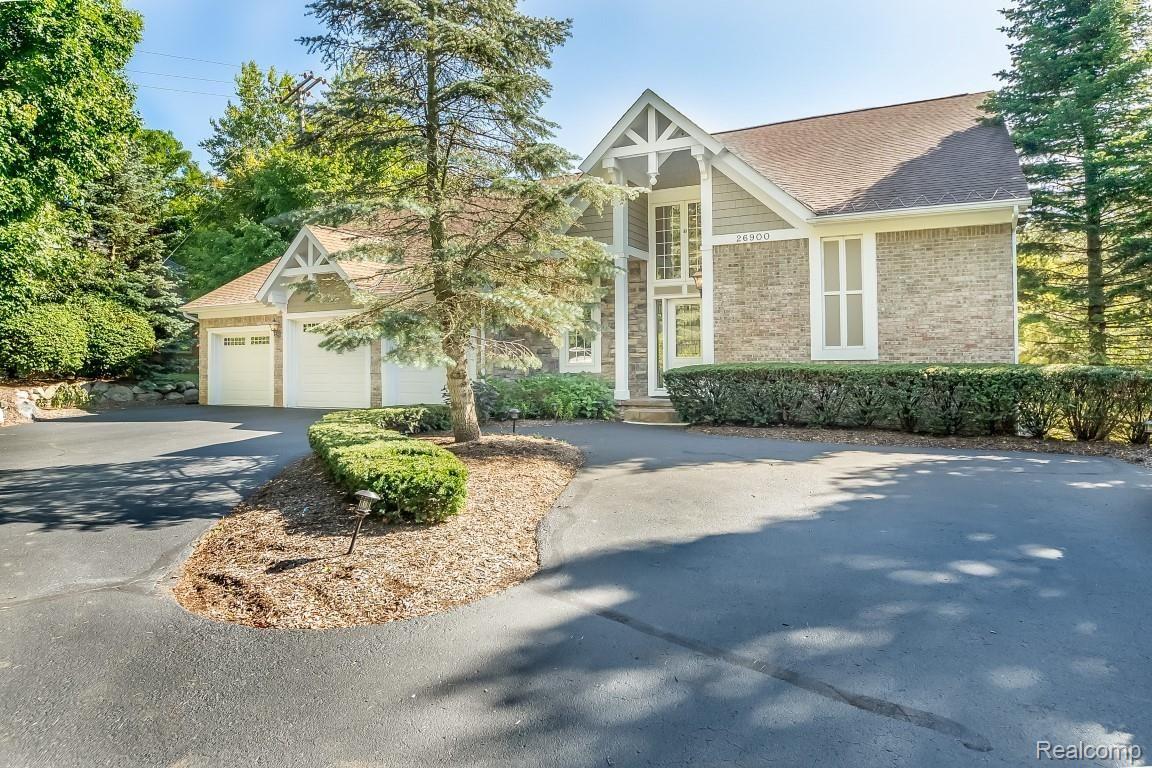 26900 Drake Road Farmington, MI 48331 - Photo 2 of 46 Built by legendary local builders for their family