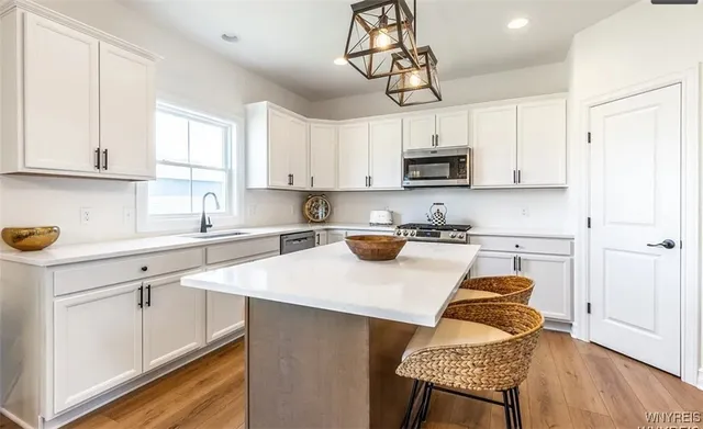 $539,900 | 5916 Collins Drive, Lockport Town, NY 14094