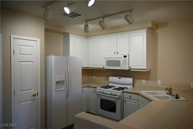 $1,495 | 10245 South Maryland Parkway, Unit 234, Las Vegas, NV 89183