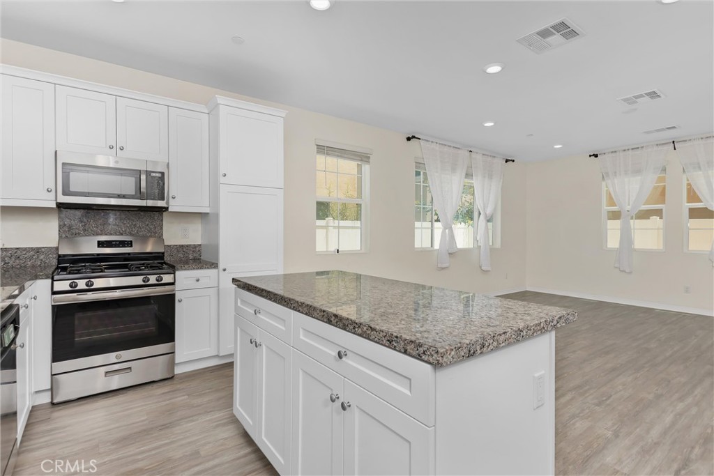 7947 Cold Creek Street Riverside, CA 92507 - Photo 12 of 34