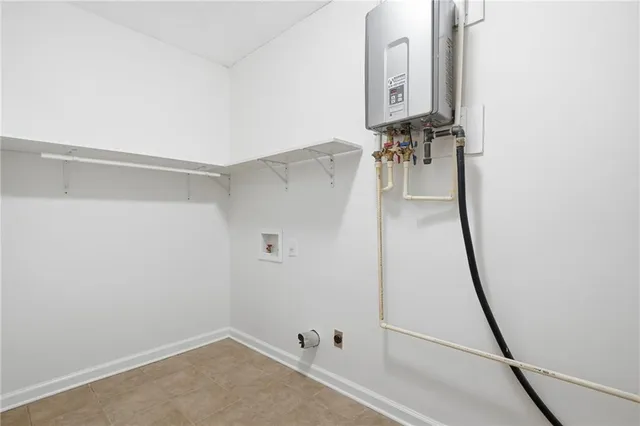 a view of livingroom with furniture