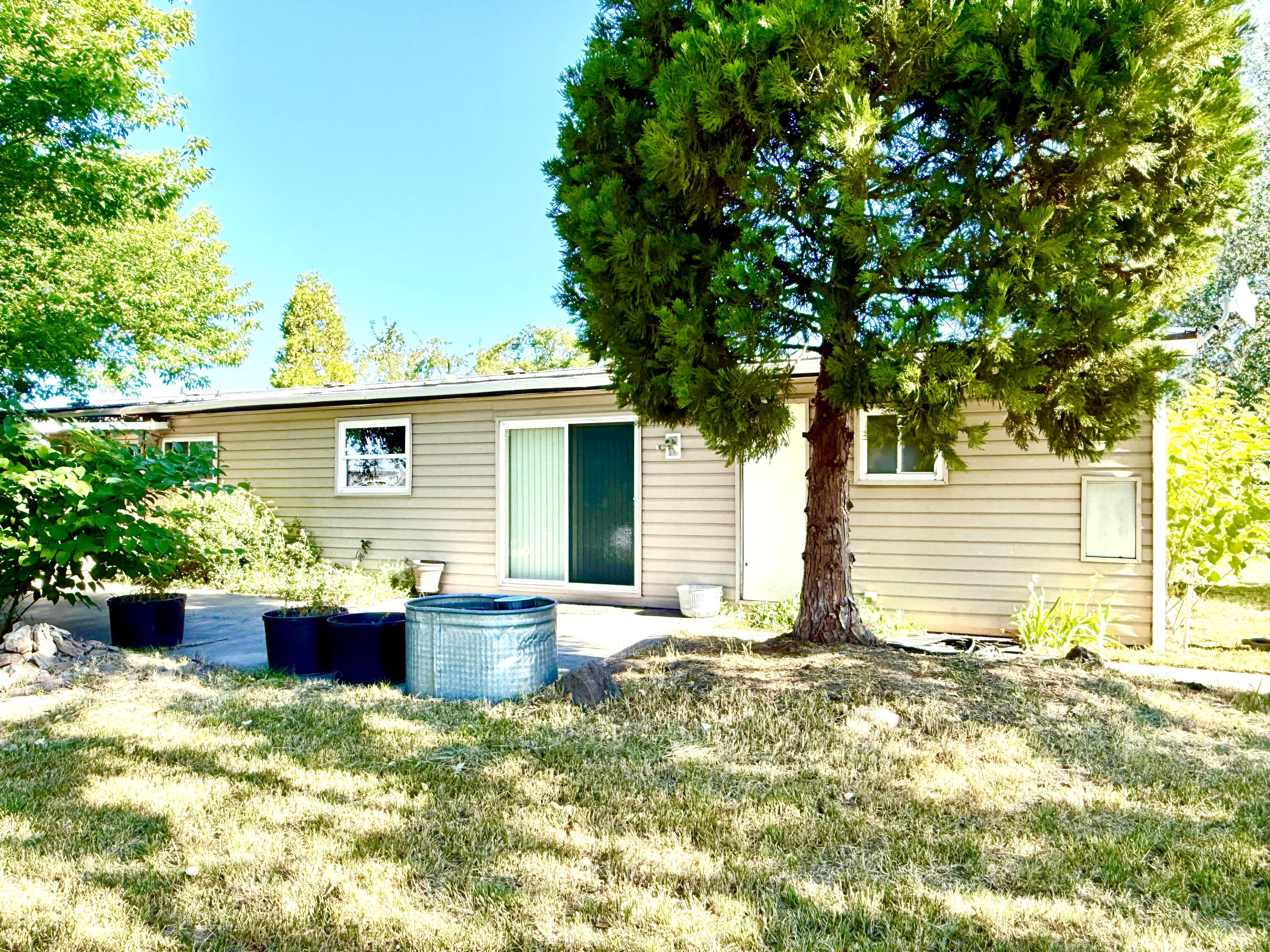 7992 Elliott Road Klamath Falls, OR 97603 - Photo 2 of 67 IMG_5492
