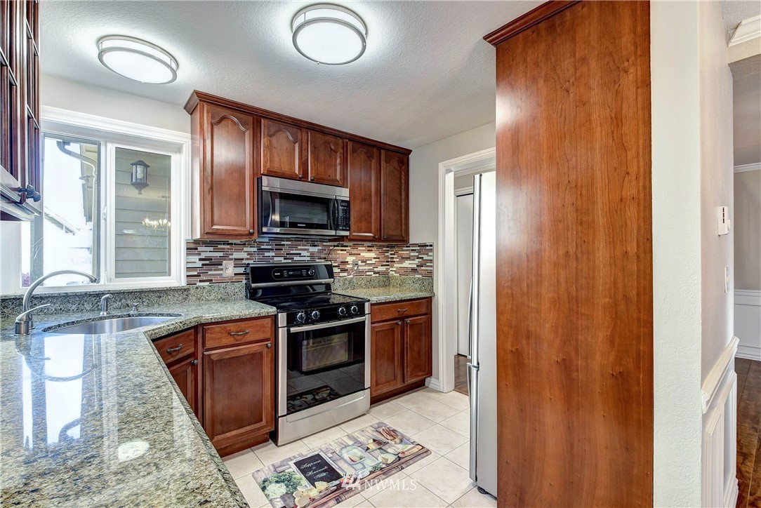 2106 186th Place Southeast Bothell, WA 98012 - Photo 6 of 25