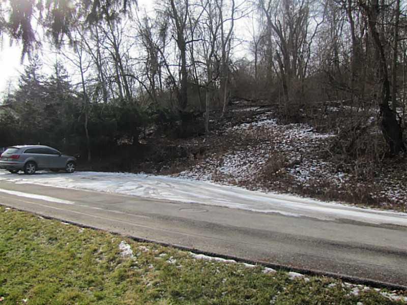 412 Upper Road Upper St. Clair, PA 15228 - Photo 17 of 18 Parking Lot/Garage.