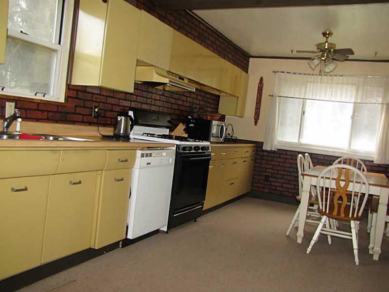412 Upper Road Upper St. Clair, PA 15228 - Photo 4 of 18 Kitchen.