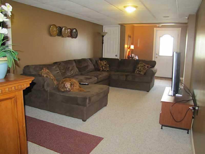 412 Upper Road Upper St. Clair, PA 15228 - Photo 8 of 18 Family Room.