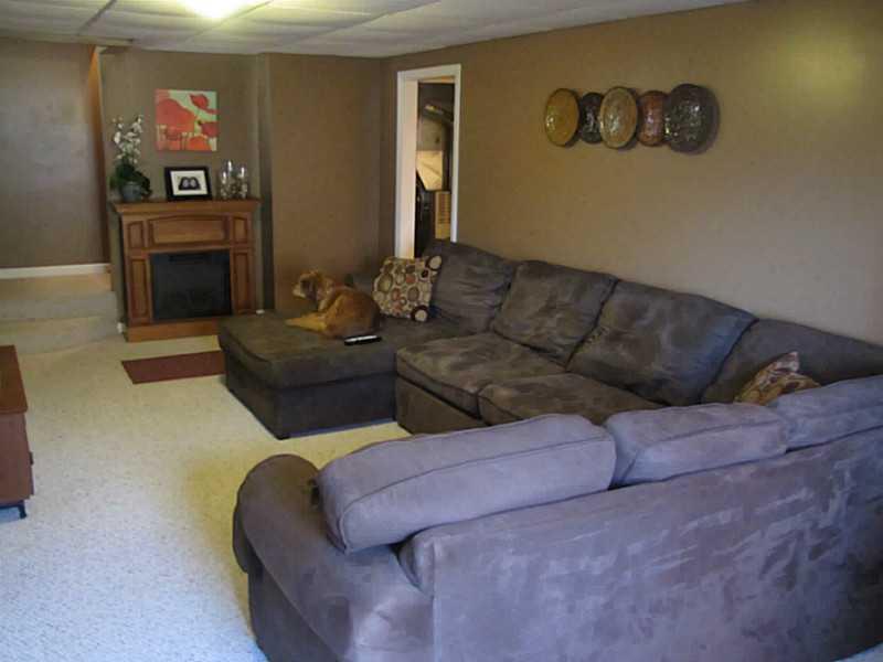 412 Upper Road Upper St. Clair, PA 15228 - Photo 9 of 18 Family Room.