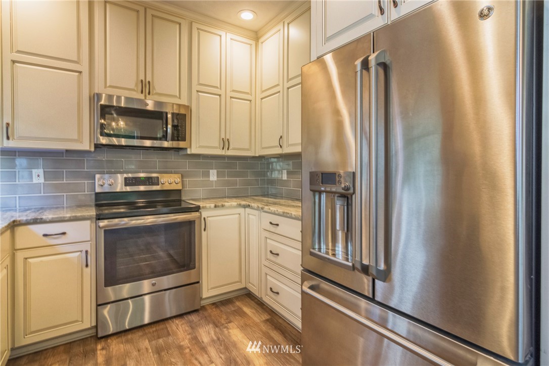 15621 48th Place West Edmonds, WA 98026 - Photo 4 of 19